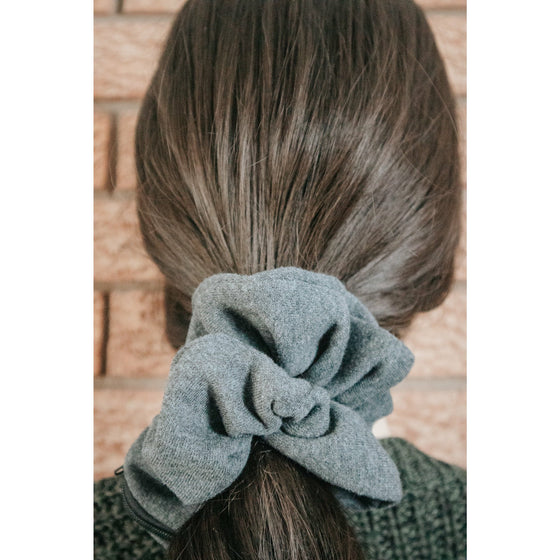 big scrunchie stretch fleece with zipper for storage grey on hair