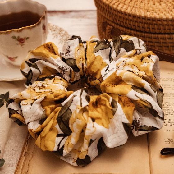 big scrunchie white with yellow flowers and bees