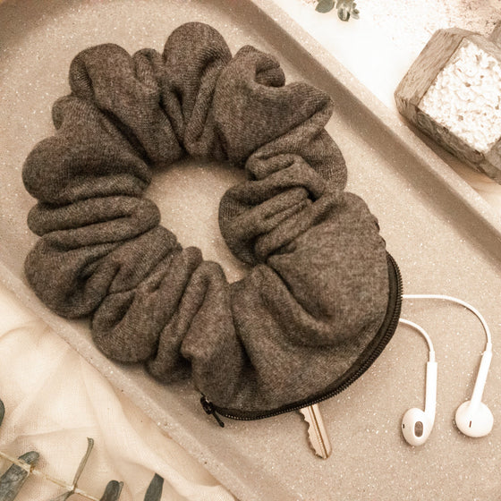 big scrunchie stretch fleece with zipper for storage grey