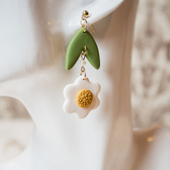 Fleur polymer clay earrings white daisy dangles