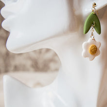  Fleur polymer clay earrings white daisy dangles