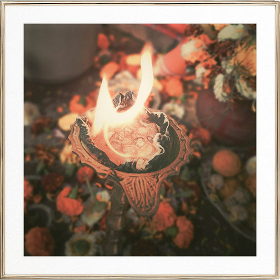 puja inspiration for arccanai puja coconut apricot wax candle in a classic, clear glass vessel with a wooden wick tamil candle 