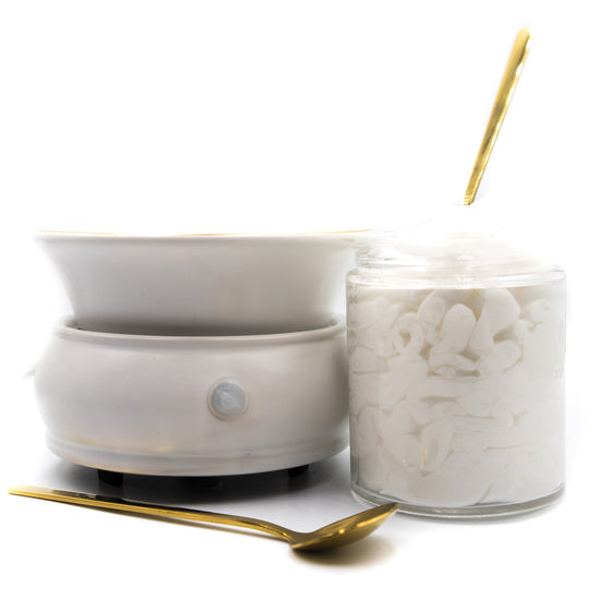 scoopable whipped wax melt in use