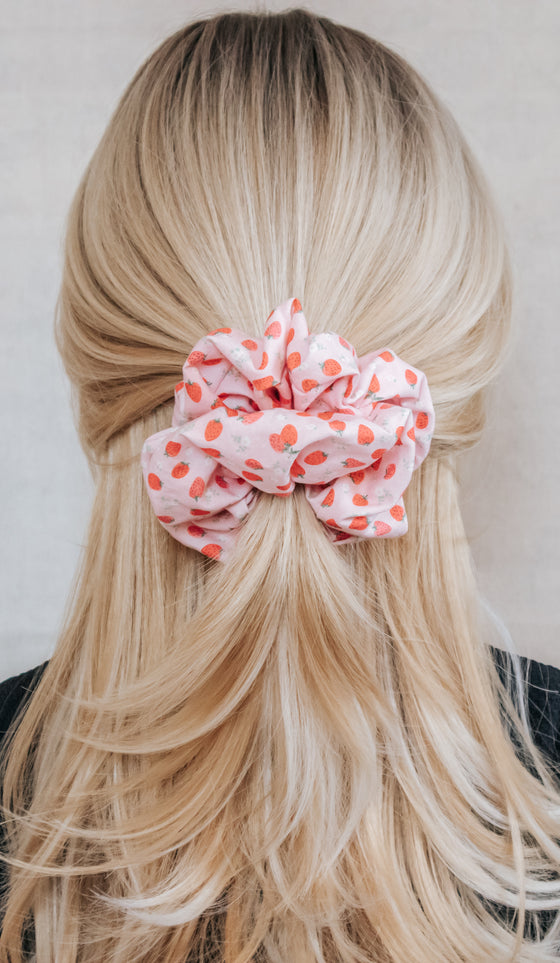 strawberries cotton scrunchie blonde